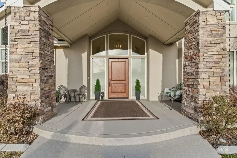 352 N Havasu Ct, Eagle, ID 83616 - Image #2