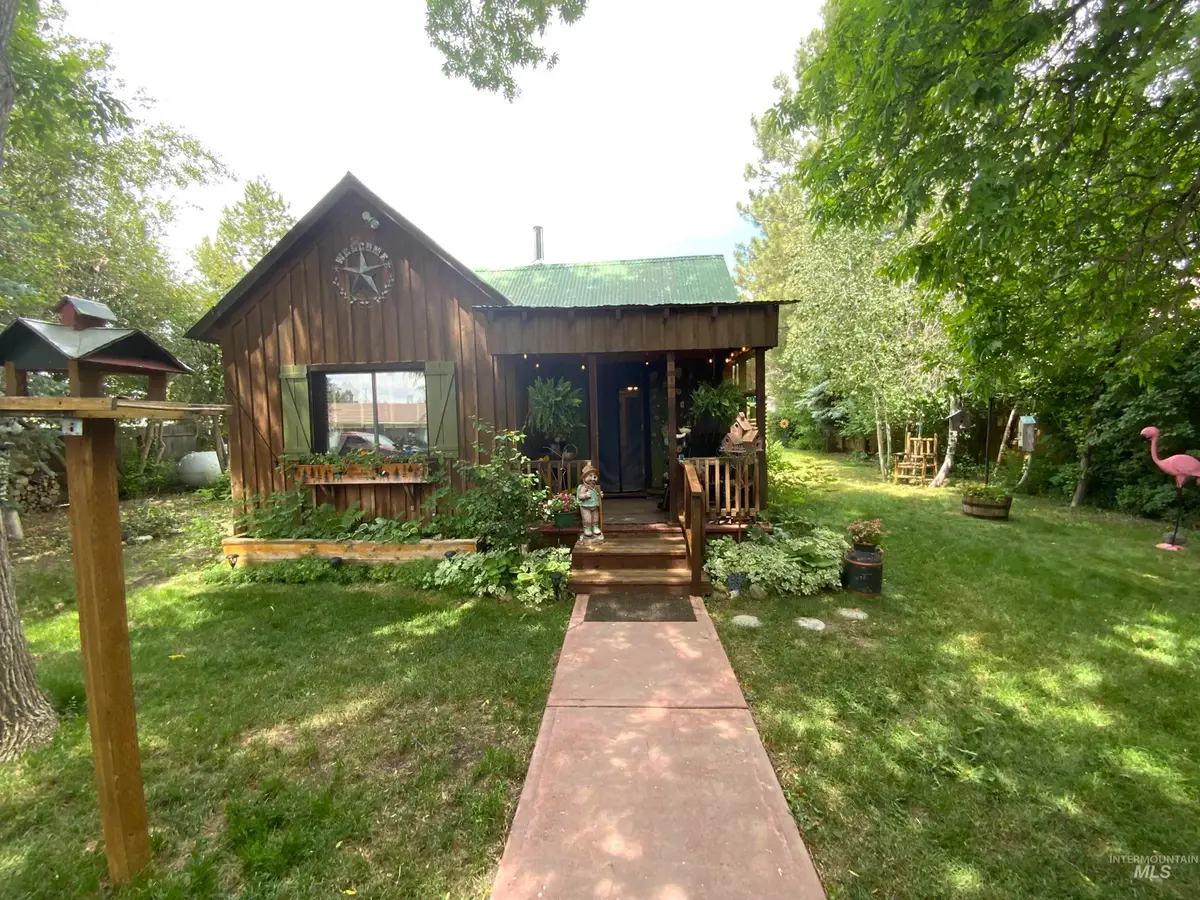 205 W Alturas Ave, Fairfield, ID 83327 - #1