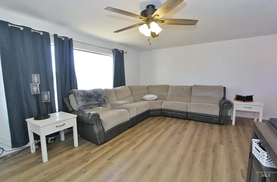 1185 N 6th East St, Mountain Home, ID 83647 - #3