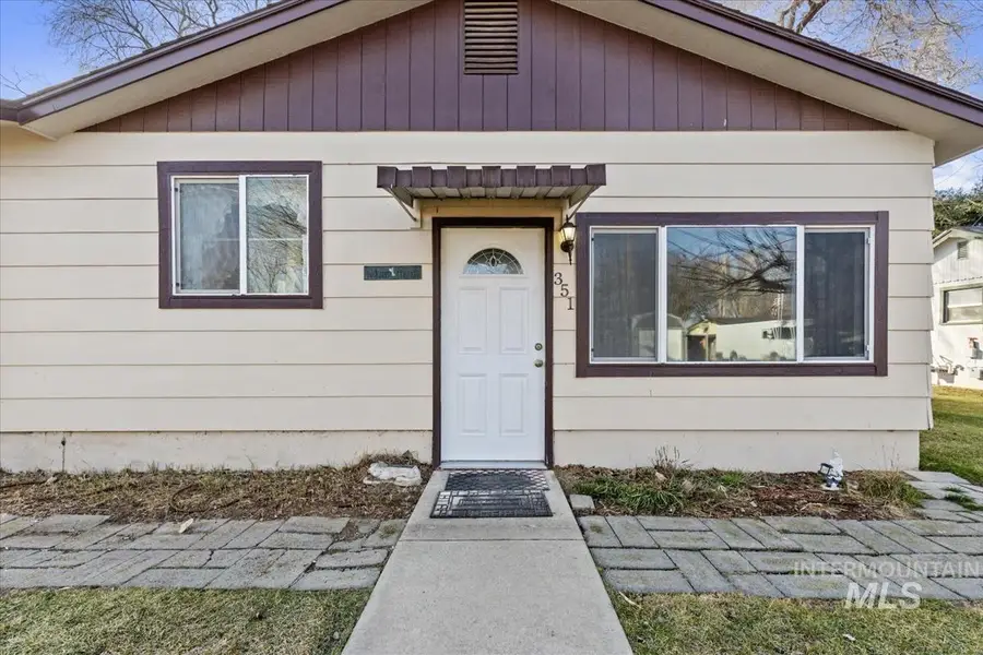 351 E 3rd St, Kuna, ID 83634 - #2