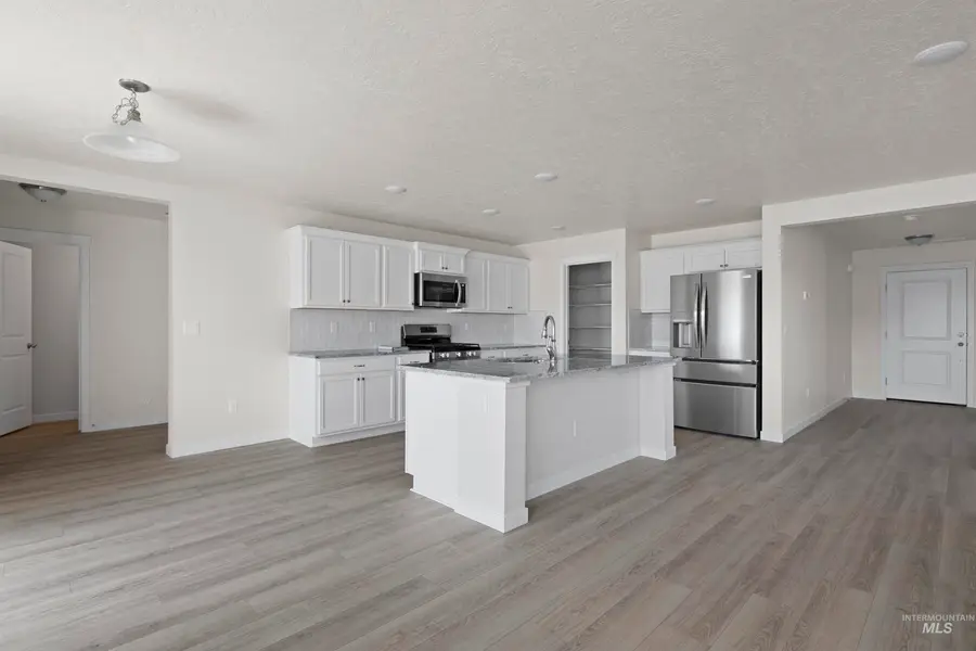 7807 E Meriwether Dr, Nampa, ID 83687 - Image #2