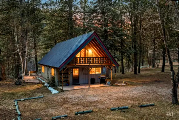 8 Squirrel Lane, Garden Valley, ID 83622