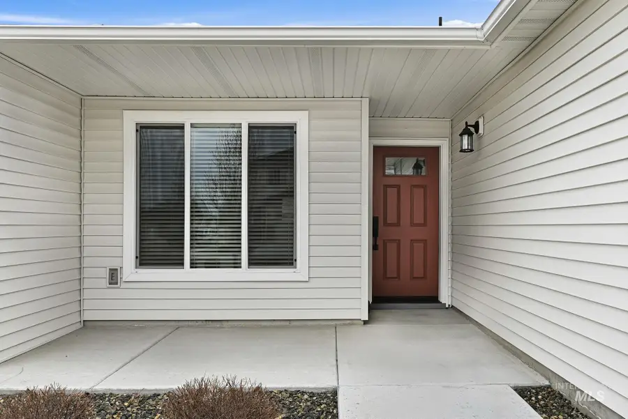 3065 N Summerbrook Ave, Meridian, ID 83646 - Image #2