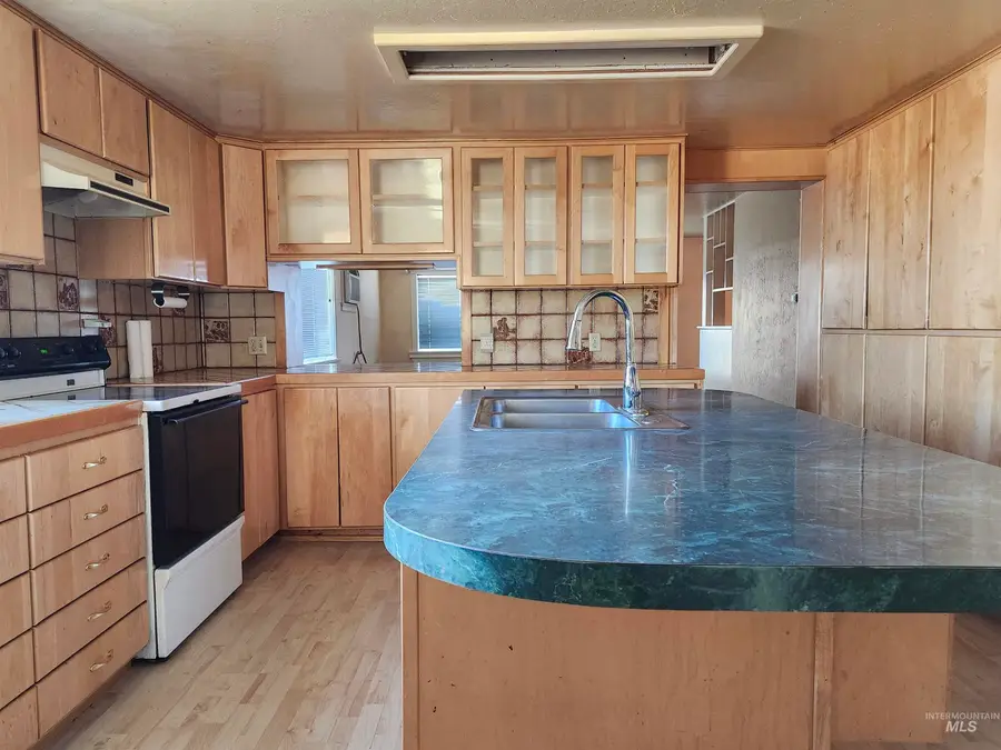 111 S Elder St, Nampa, ID 83686 - Image #3