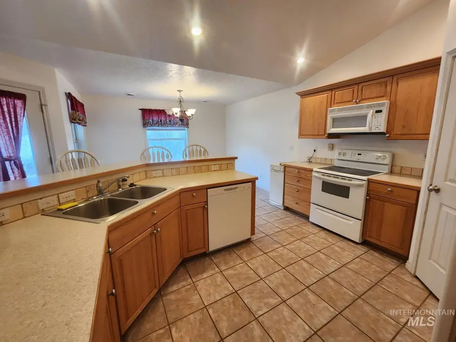 1000 N Rodeo St, Parma, ID 83660 - #3