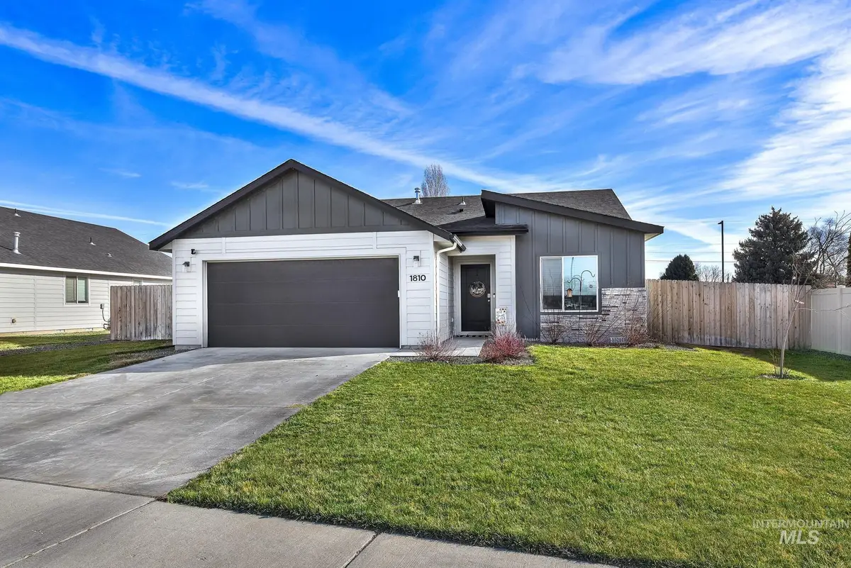 1810 N Thunderbolt St, Mountain Home, ID 83647 - #1