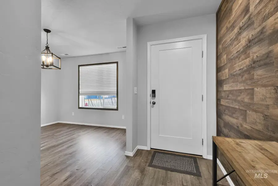 1810 N Thunderbolt St, Mountain Home, ID 83647 - #3