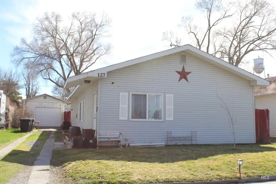 127 E Garfield Ave, Glenns Ferry, ID 83623 - #3