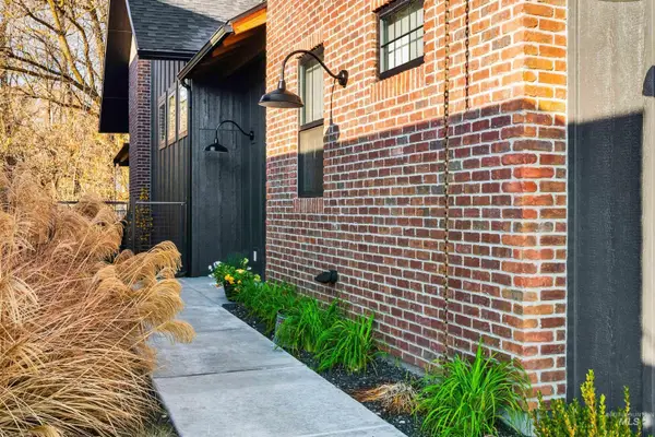 241 S Steel Farm Ave, Eagle, ID 83616