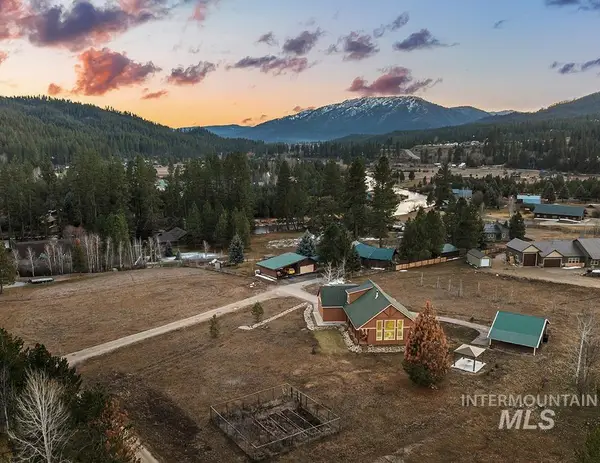 3 Boone Rd, Garden Valley, ID 83622