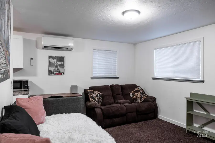 271 NW 7th Street, Ontario, OR 97914 - #3