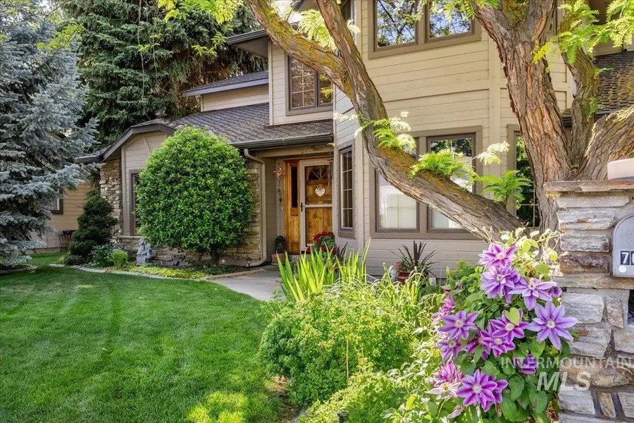 704 N Nicklaus Ln, Eagle, ID 83616 - #3