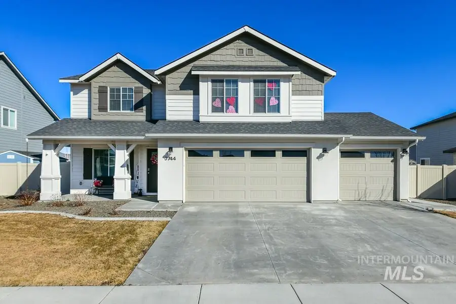 7744 E Rogue Dr, Nampa, ID 83687 - #2
