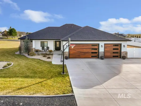 3827 Susan Circle W, Hansen, ID 83334