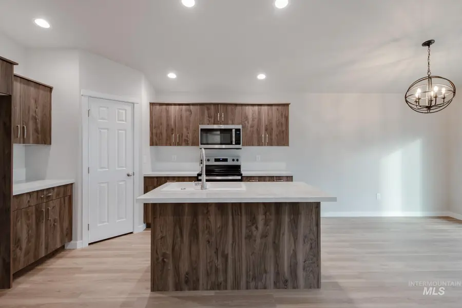 2182 N Thunderbolt St, Mountain Home, ID 83647 - #3