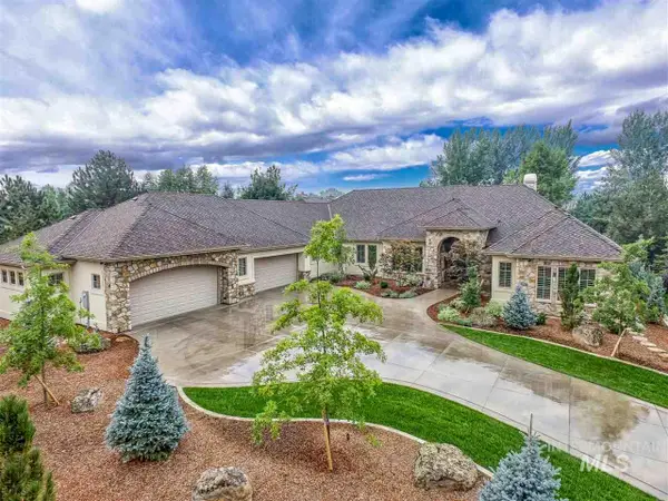 721 W Watermoor Ct, Eagle, ID 83616