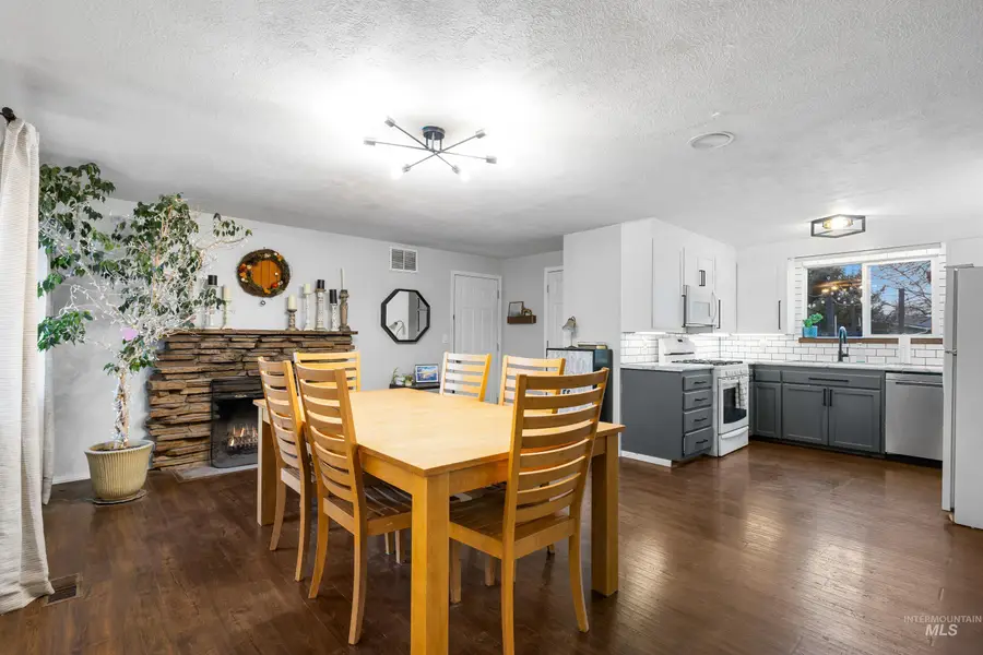 3333 N Pepperwood Dr, Boise, ID 83704 - #3