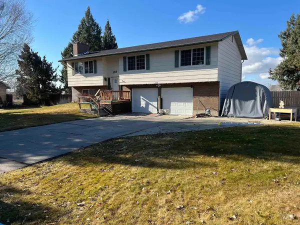 195 NW Carrie Circle, Mountain Home, ID 83647