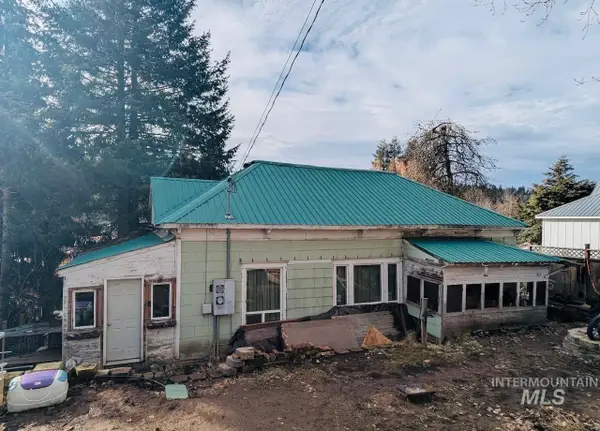 411 S Pine St, Troy, ID 83871