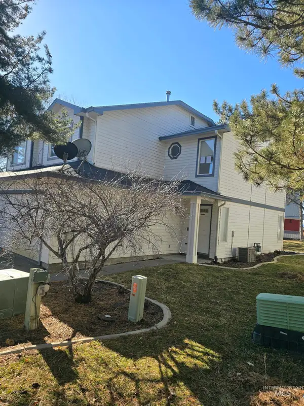 865 Tumbleweed Ave, Mountain Home, ID 83647