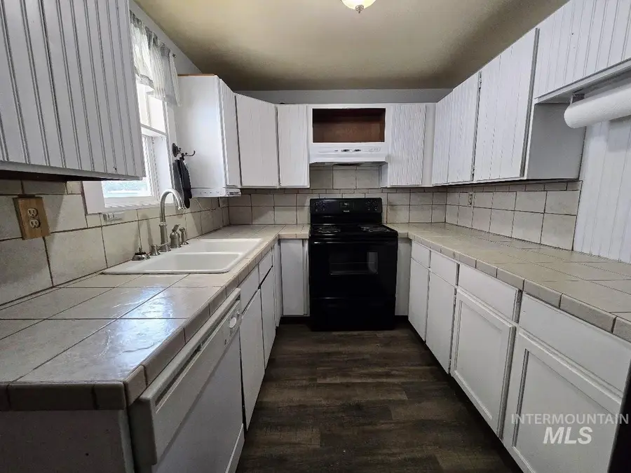 145 4th St, Hazelton, ID 83335 - #3