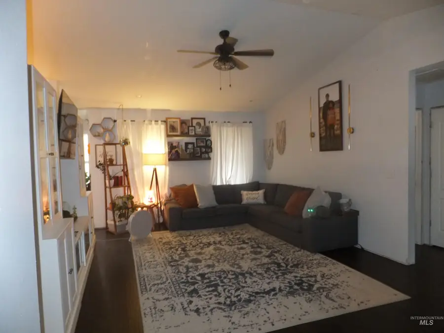 1590 Peregrine Dr, Mountain Home, ID 83647 - #3