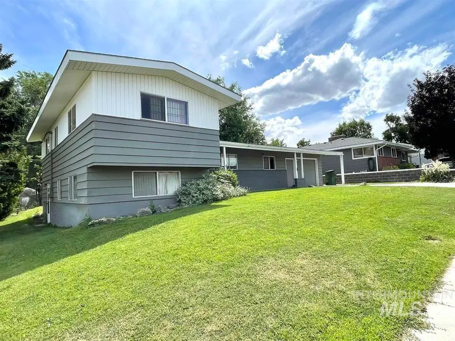 1036 SW 1st Ave, Ontario, OR 97914 - #3