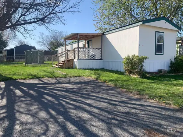 813 Long Valley St, Nampa, ID 83687