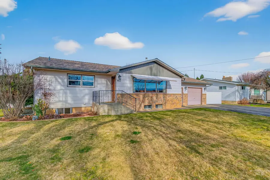 917 Cedar Avenue, Lewiston, ID 83501 - #3