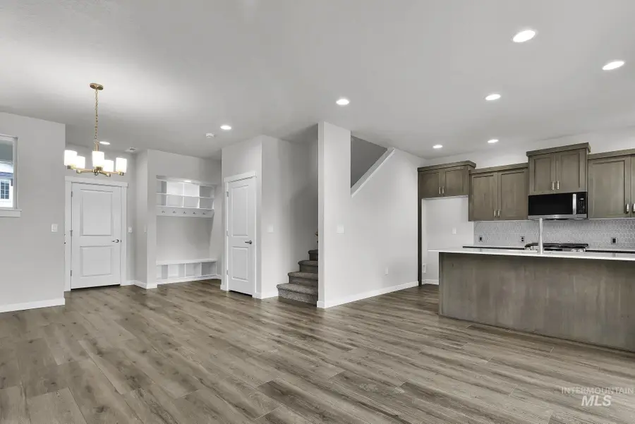 439 N Fritts Ave, Meridian, ID 83642 - #3