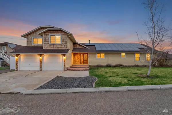 7694 Birch Ln, Nampa, ID 83687