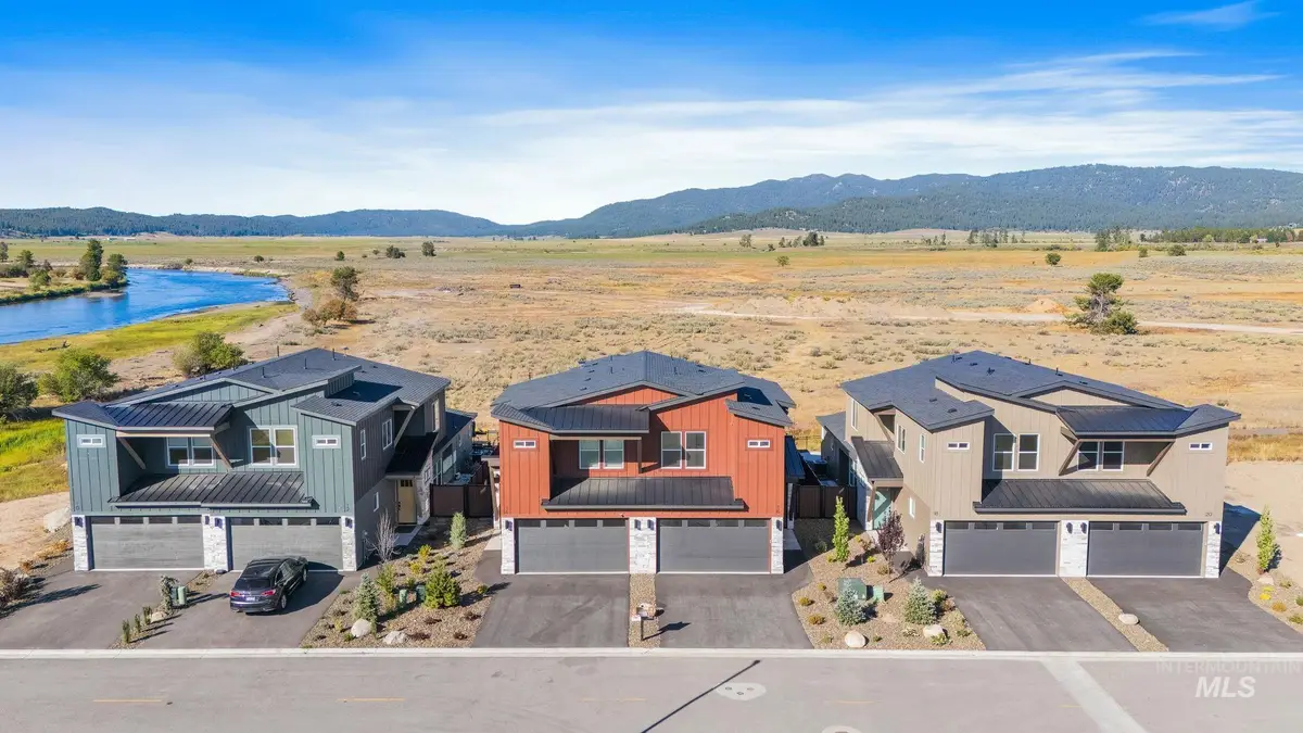 18 Ogden St, Cascade, ID 83611 - #1