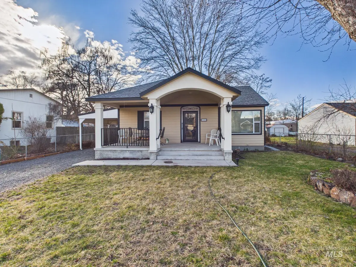 411 Maple Ave, Emmett, ID 83617 - #1