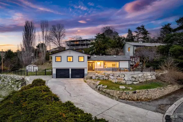 2109 W W Hillway Dr, Boise, ID 83702