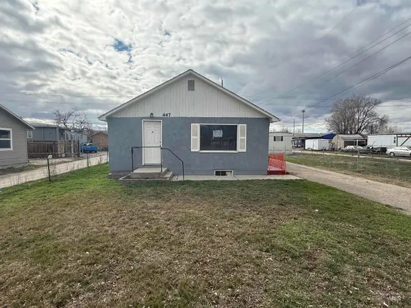 447 1st St N, Nampa, ID 83687