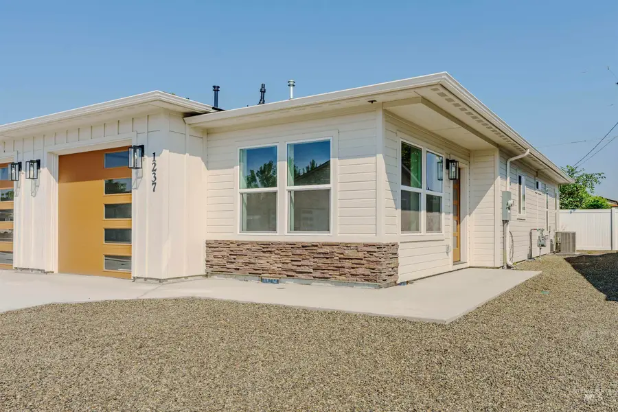 1237 Phillips Circle, Ontario, OR 97914 - #3