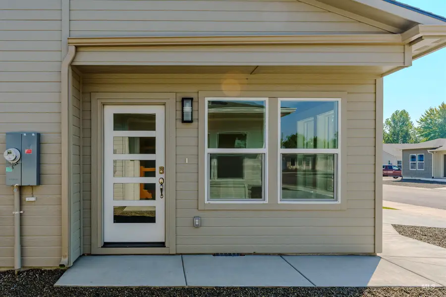 1235 Phillips Circle, Ontario, OR 97914 - #3