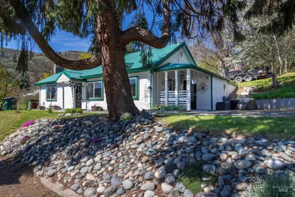 305 3rd Street, Juliaetta, ID 83535