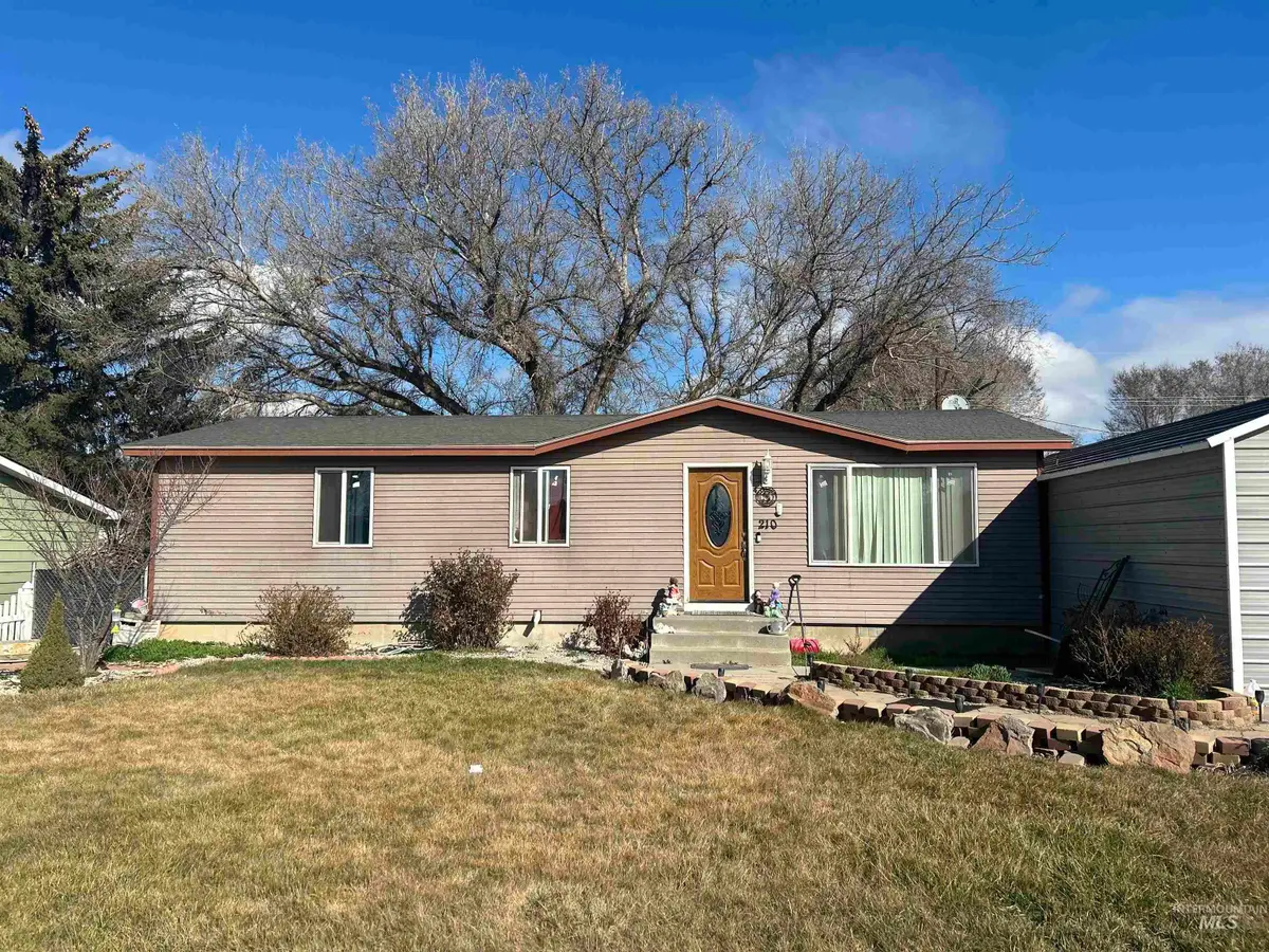 210 5th Ave, Wendell, ID 83355 - #1
