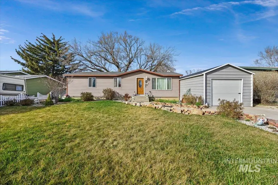 210 5th Ave, Wendell, ID 83355 - #3