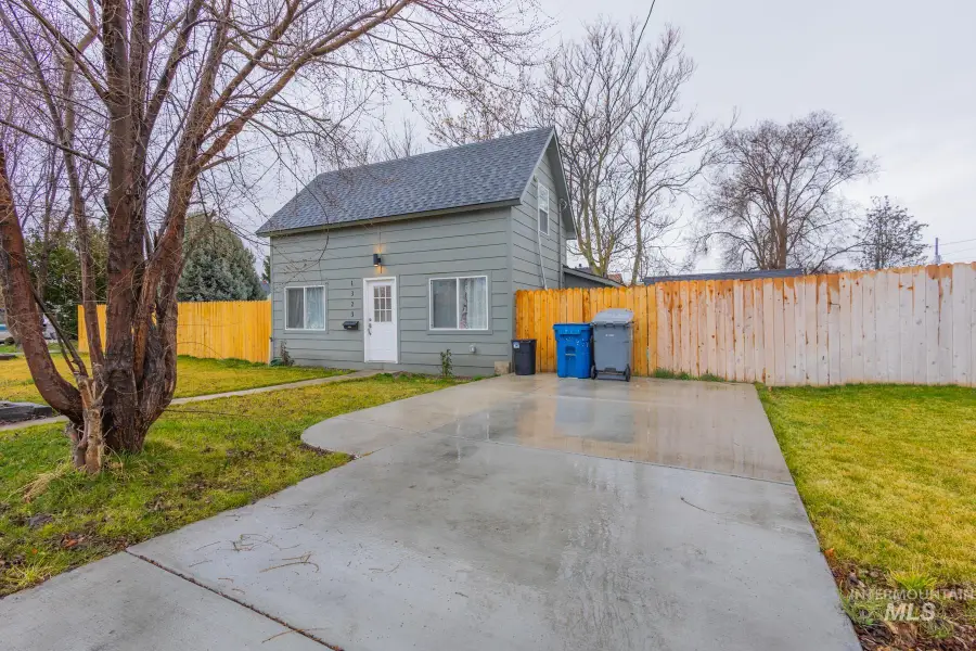 1323 S 11th St, Nampa, ID 83651 - #3