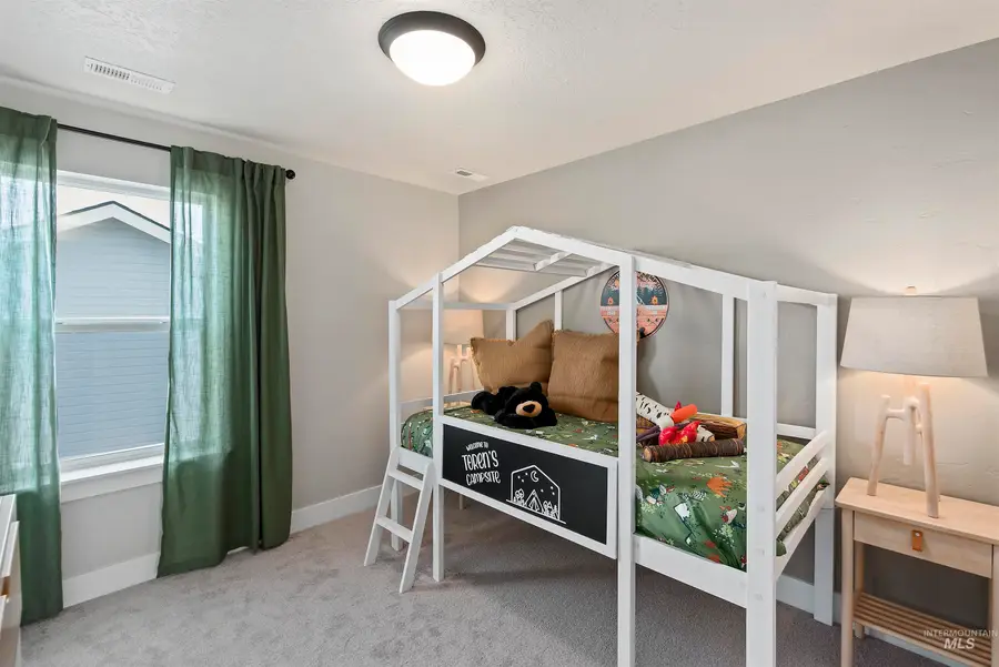 5954 N Static Line Ave, Meridian, ID 83646 - #2