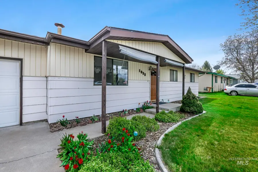 1055 S Adell Ave, Filer, ID 83328 - #3