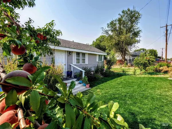 595 S 14th E, Mountain Home, ID 83647