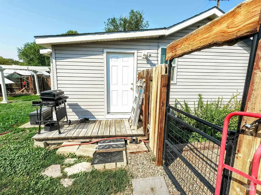 595 S 14th E, Mountain Home, ID 83647 - #2