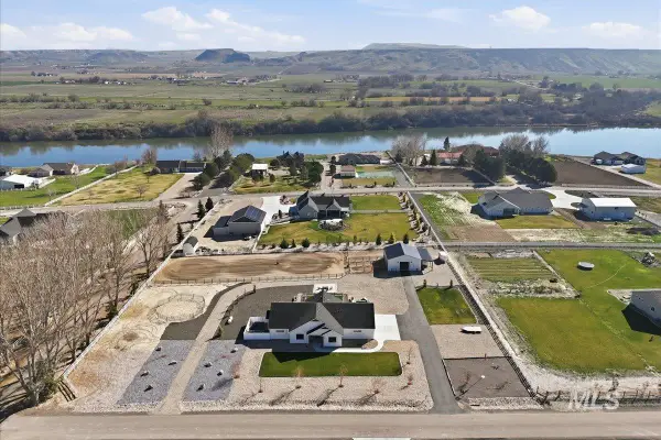 518 Bass Run Lane, Marsing, ID 83639