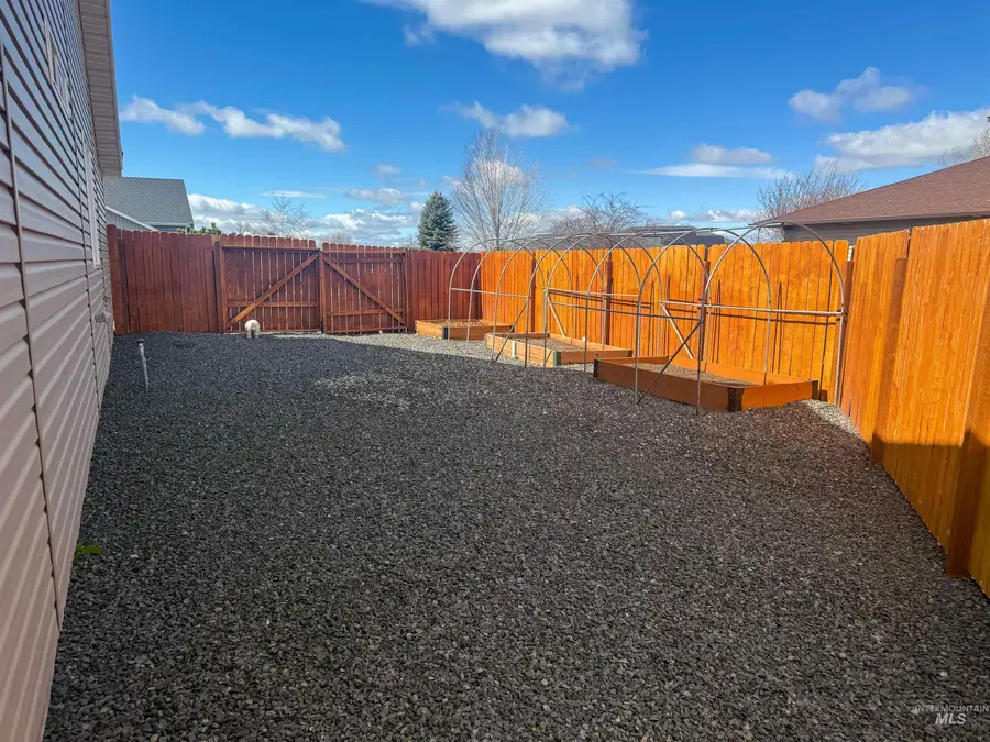 933 Applewood Dr, Buhl, ID 83316 - #3