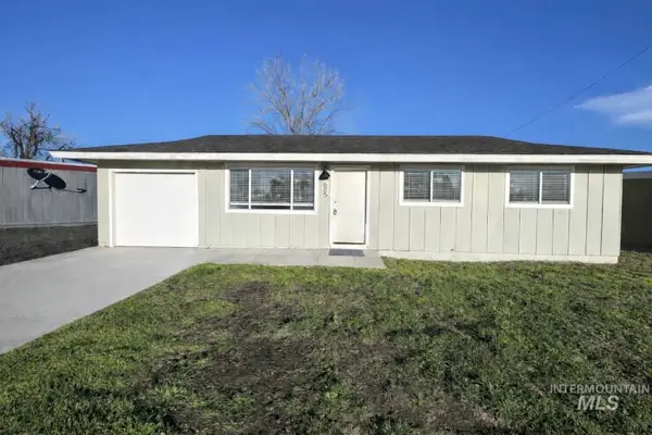 685 S 12th E, Mountain Home, ID 83647