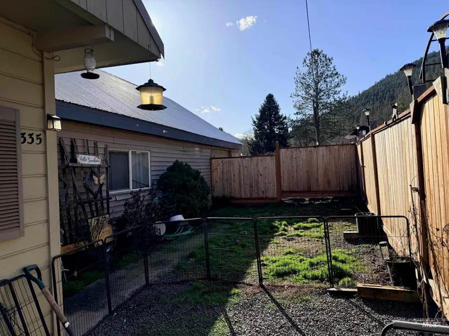 335 N Pine St, Peck, ID 83545 - #3