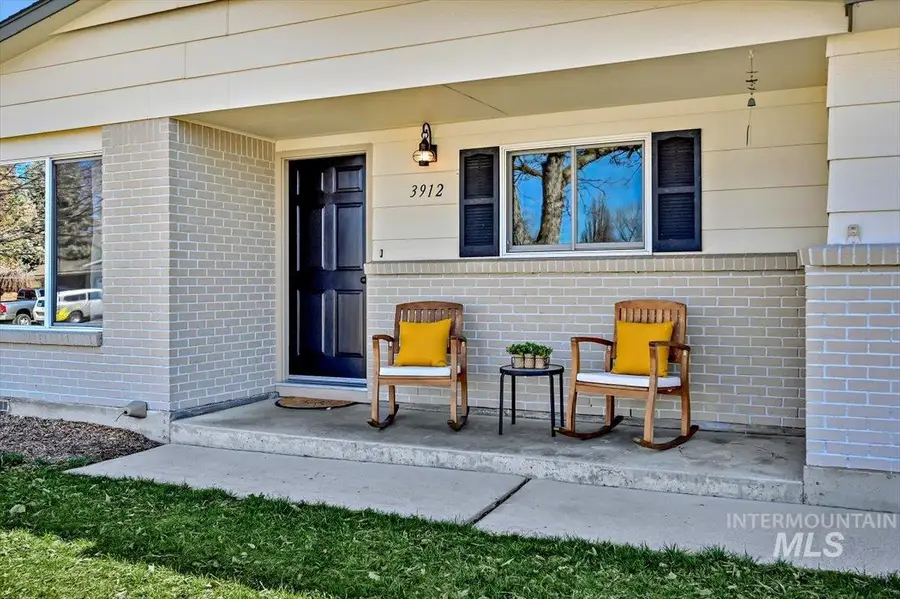 3912 N Pepperwood Dr, Boise, ID 83704 - #3